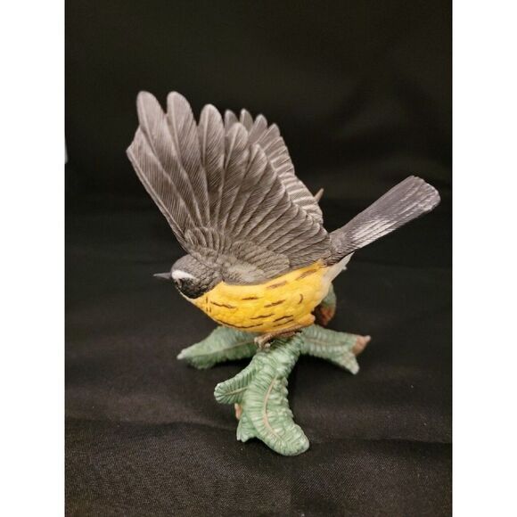 Lenox MAGNOLIA WARBLER Porcelain Bird Figurine 1999 - Picture 2 of 6
